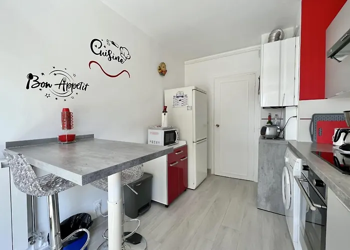 Bright And Quiet Near The Sea * Saint-Raphaël