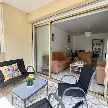 Apartment Bright And Quiet Near The Sea